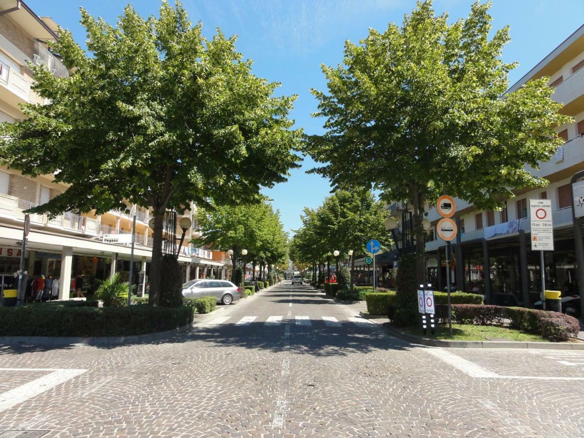 Giuliana - Appartamenti Bibione Buitenkant foto